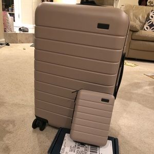 Away Luggage Carry On w/ battery + toiletry case